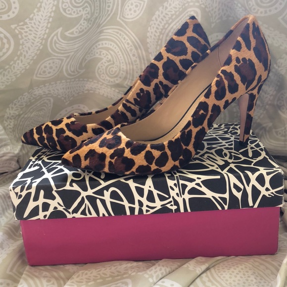 Diane Von Furstenberg Shoes - Designer Leopard print pumps